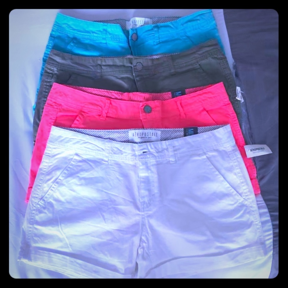 Midi rise twill shorts in khaki.